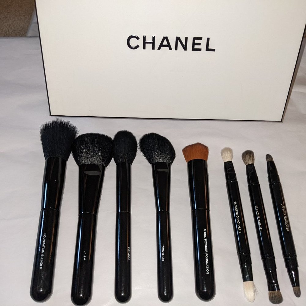 CHANEL makeup brushes (set of 8)